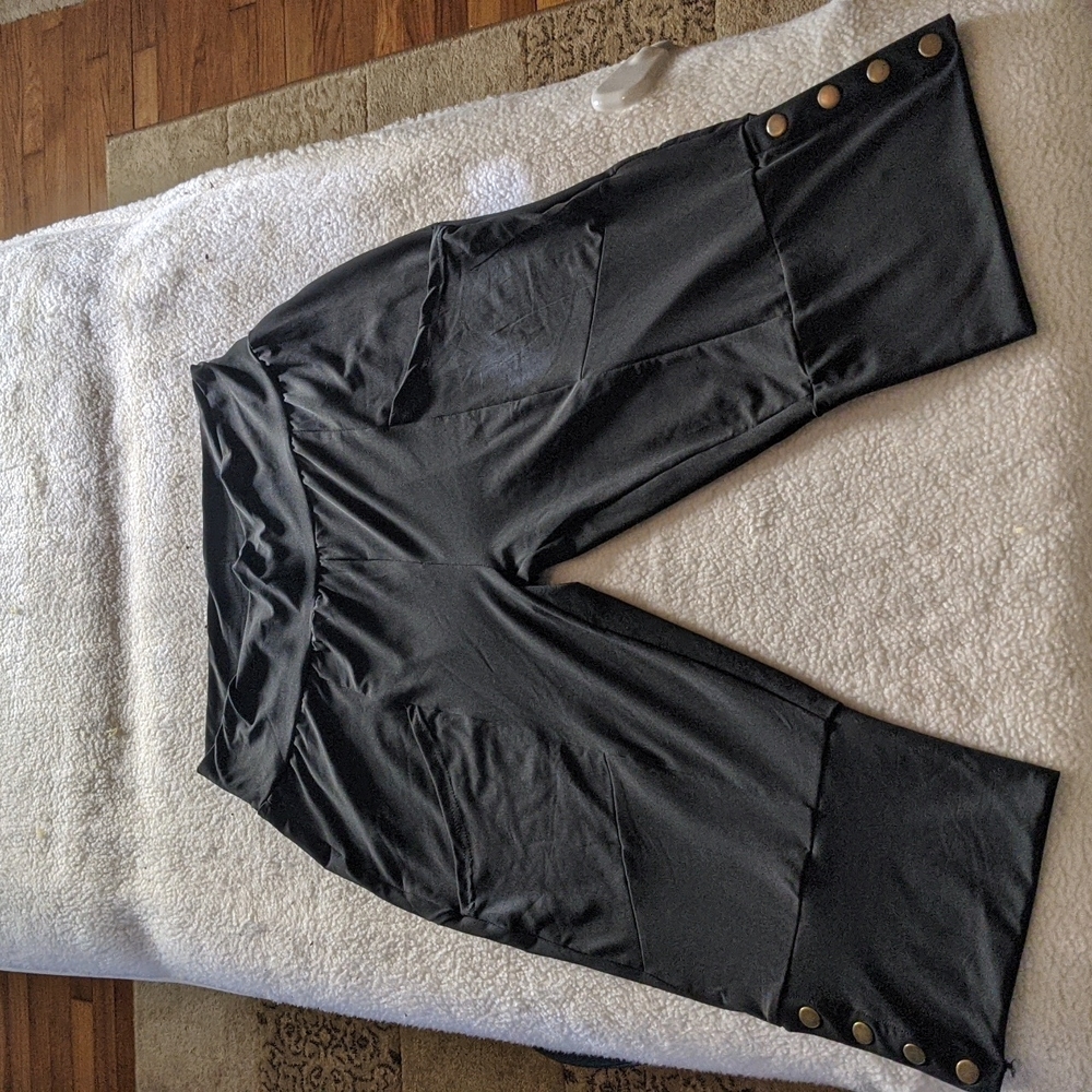Women's plus stretchy Capris